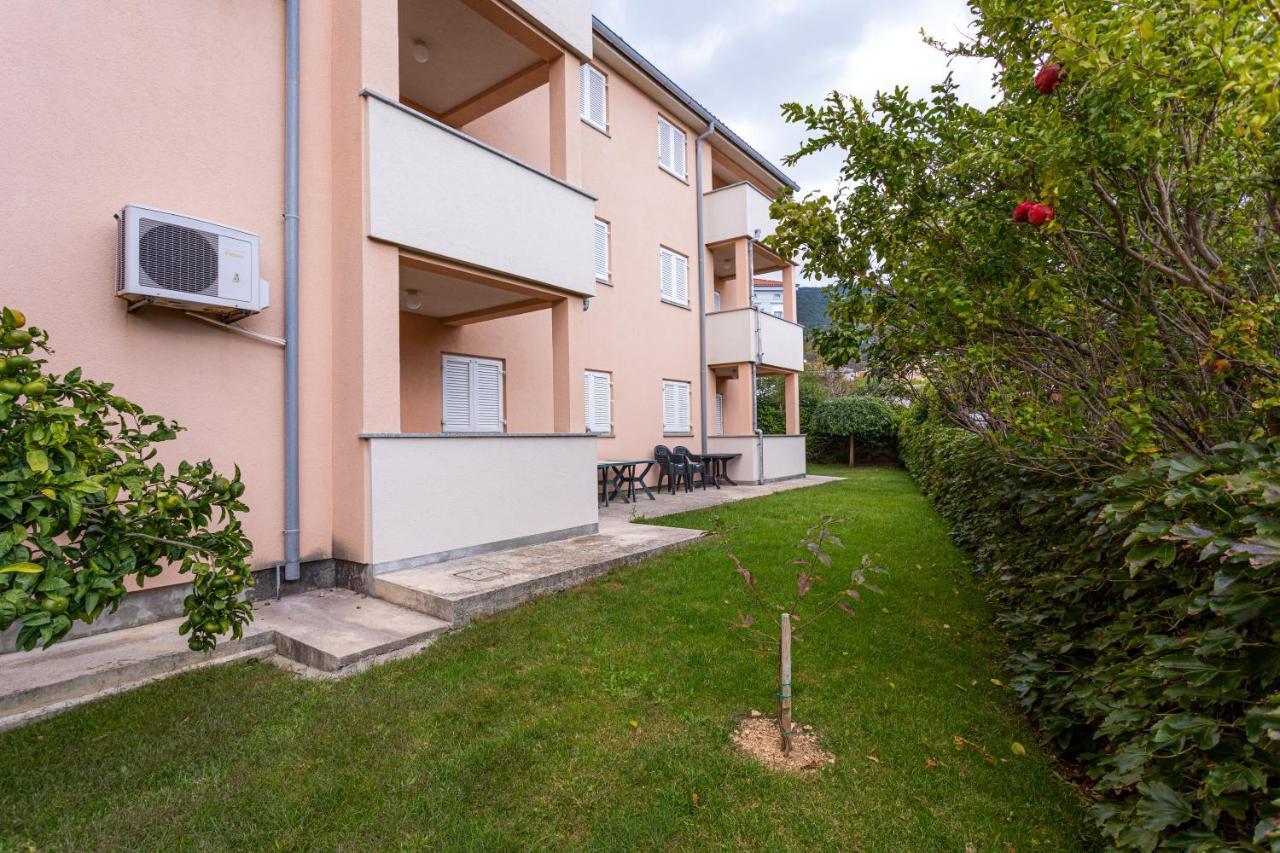 Apartments Crnekovic IV Baska  Exterior photo