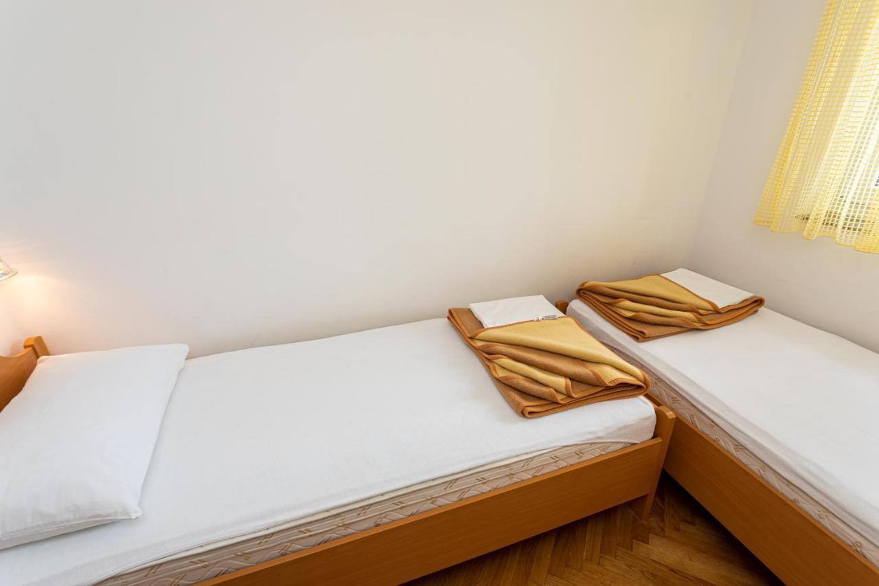 Apartments Crnekovic IV Baska  Exterior photo